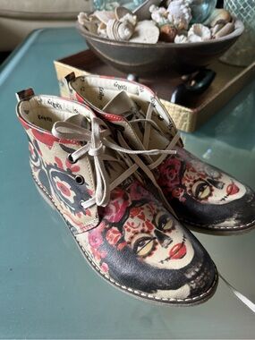 Goby Women’s Floral Skull Print Lace-Up Ankle Boots in Beige & Black